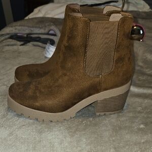 Women's Sz11 Soda Brown Suede Chelsea Ankle Booties